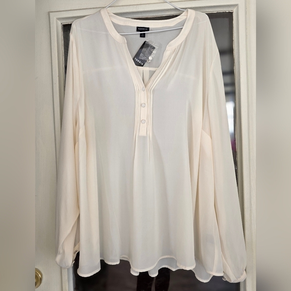torrid Tops - NWT Torrid Sheer Blouse Sz 3 3x Elegant Cream Blouse